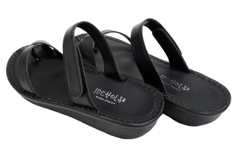 【インコルジェ8825 ブラック】甲ストラップで、足元をしっかり安定させるトングサンダル